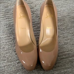 Christian Louboutins Beige nude pump